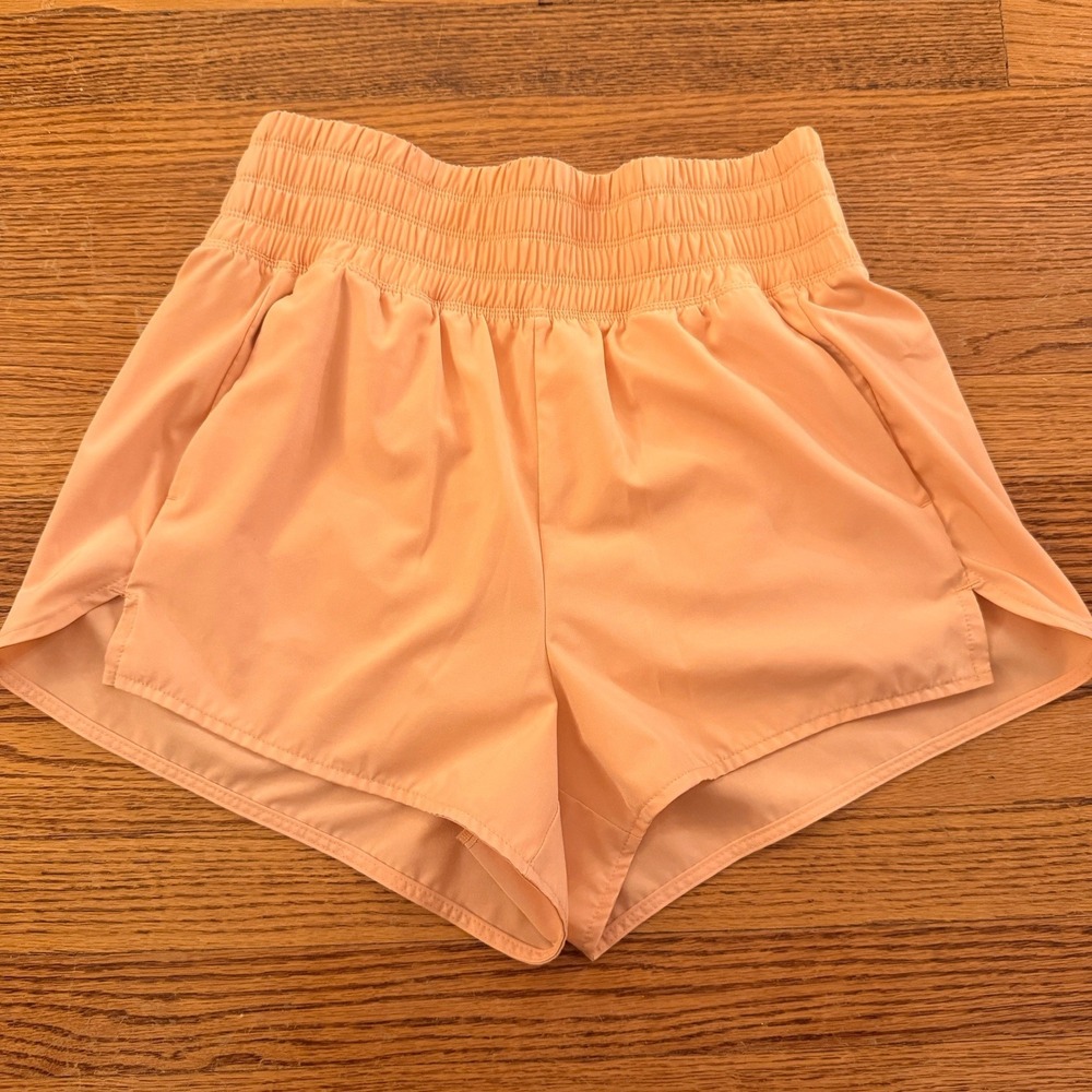 Old Navy Women's Active Extra High Rise Quick Dry Athletic Shorts Size S Peach